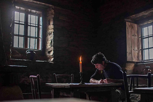 13. Bajo la Piel de Lobo (2017)