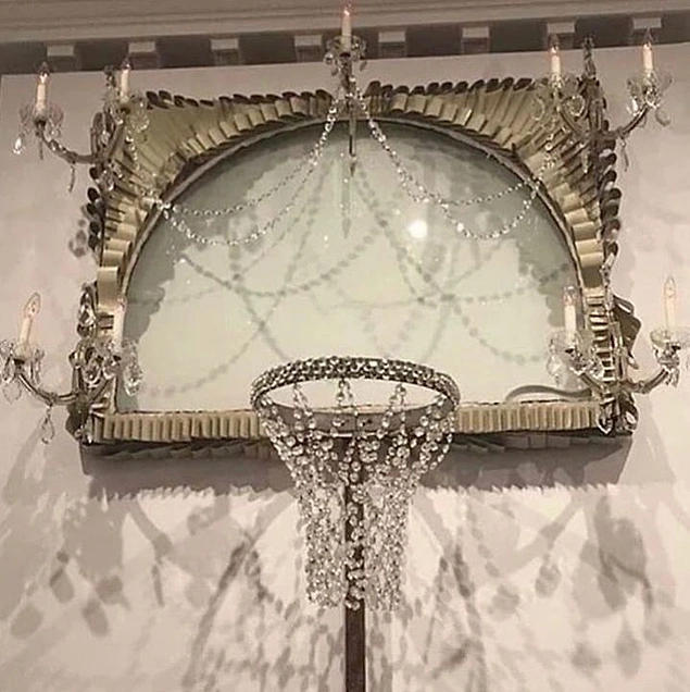 Oğlumuz Hamza Berk basket kursuna yazıldı, eve de bir pota yaptırdık oynuyor şimdi. Birbirinden İlginç ve Saçma Ev Dekorasyonları