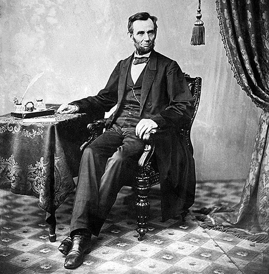 Eski Abd Baskani Abraham Lincoln Un De Muzdarip Oldugu Dusunulen Genetik Bir Rahatsizlik Marfan Sendromu Onedio Com