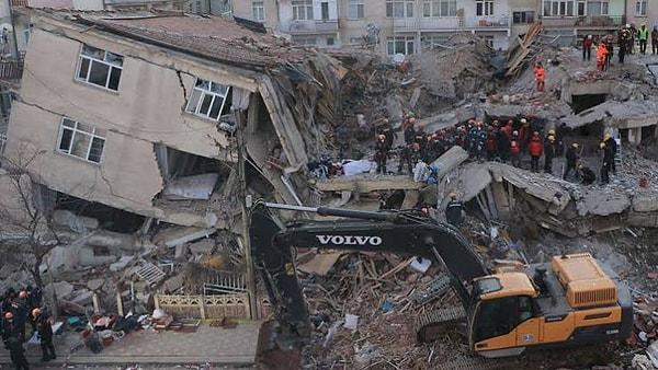 Elazığ ve Malatya'da yaşanan deprem felaketinden sonra yaraları sarmak için tüm ülke seferber olmuş durumda. Dört bir koldan afet bölgelerine bağışlar ve yardımlar gidiyor.
