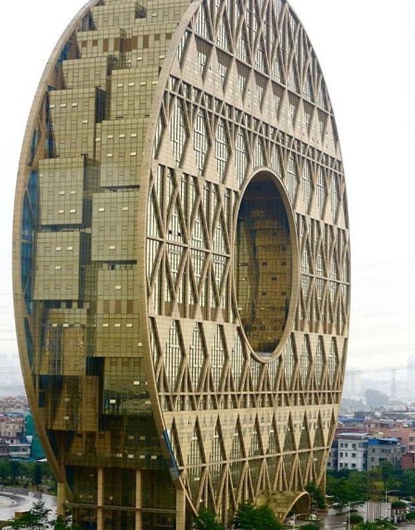 10. Çin'de,  Guangzhou Yuan gibi daha önce görmediğiniz tasarımdaki binalara şahit olabilirsiniz.