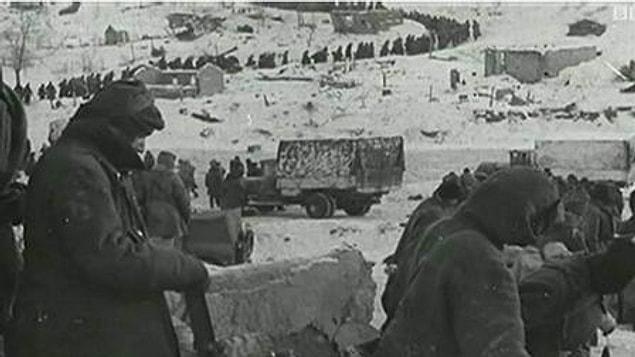 Zaman geçtikçe kış şartları nedeniyle Naziler zayıflıyor ve lojistik destek de alamıyordu. Tam da bu noktada kış nedeniyle soğuktan ölen Naziler'in sayıları bir anda artmaya başladı.