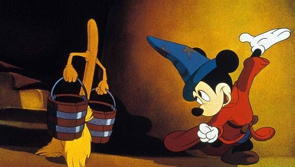 18. Eski Disney filmlerinin neredeyse bütün selüloitleri (film şeritleri) kaybolmuştur çünkü animatörler, filmler yapıldıktan sonra şeritleri fırlatıp buz pateni gibi kullanıyorlarmış.