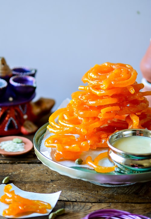 Jalebi Tarifi: Hindistan'dan Gelen Çıtır Çıtır Bir Tatlı: Jalebi! Jalebi Nasıl Yapılır?