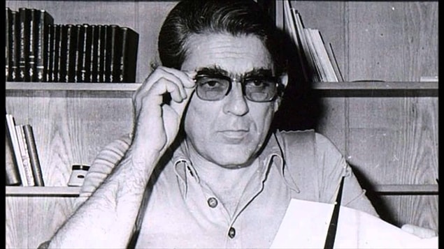 Taaa ki babası gibi depresif olan ama babasının aksine ölmeyi becerebilecek kadar gözü kara genç bir delikanlı olana kadar...