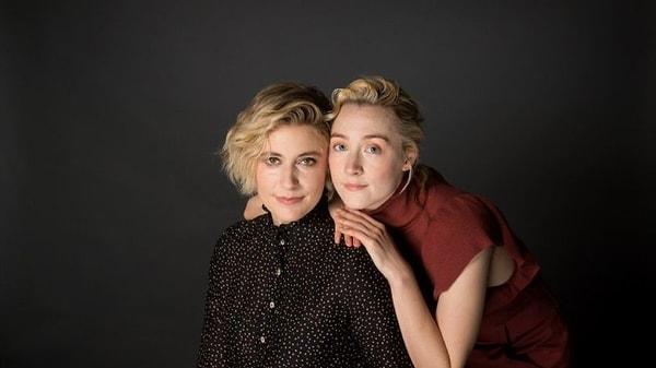 1. Saoirse Ronan, Lady Bird filminin tanıtımını yaparken Greta Gerwig'in Little Women filminin yönetmenliğini yapacağını duyunca, Greta'ya "Jo ben olmalıyım." dedi.