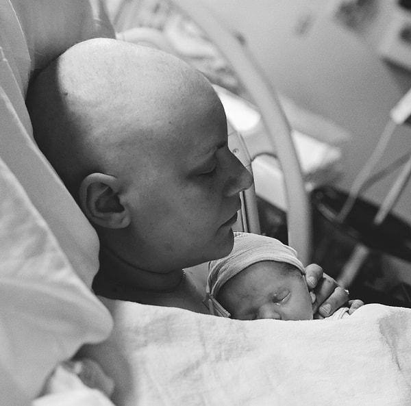 2. Hamileliğinin 7. ayında kanser olduğunu öğrenen bu kadın, 7 haftadır kemoterapi alıyormuş ve şimdi nur topu gibi sağlıklı bir oğlu olmuş...