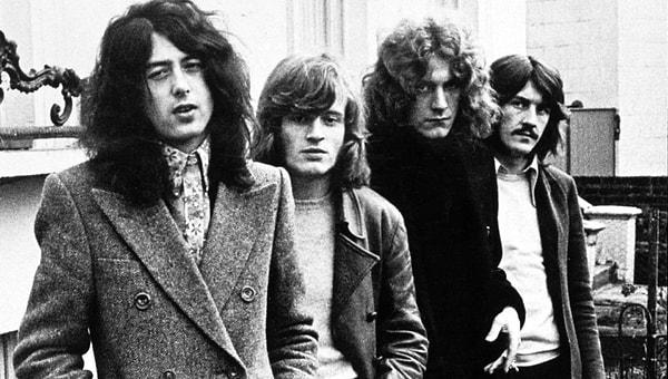 14. "Ailem, radyodan bir Led Zeppelin şarkısına denk geldiğinizde şarkıyı atlamanın yasak olduğu bir kurala sahip. Kız kardeşim bunun yıllarca ulusal bir yasa olduğunu düşünüyordu."