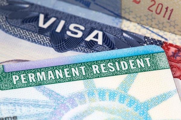 Amerika Green Card (Yeşil Kart), Amerika Birleşik Devletleri sınırları içerisinde süresiz olarak çalışma yaşama hakkı doğrultusunda tahsis edilen resmi ikamet kartıdır.