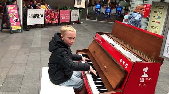 12 Yaşındaki Muhteşem Yetenekli Piyanistten İnsanlara 4 Dakikalık Müzik Ziyafeti!