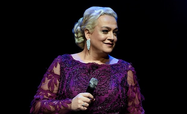 turkiye nin ilk trans oyuncusu ayta sozeri unlu olma yolunda yasadigi zorluklari ve guzellikleri armagan caglayan a anlatti