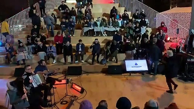 'Kavuşma Durağı'nın ilk konseri 15 Şubat'ta gerçekleşti.