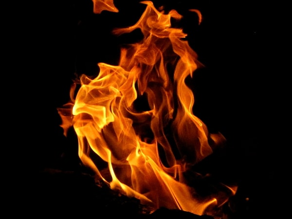 В южной части дома должны быть размещены декоративные изделия, символизирующие элемент огня.