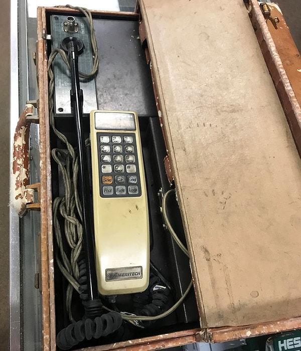 6. Dünyanın en eski cep telefonlarından biri.