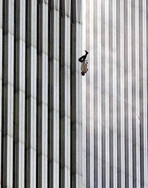 4. 11 Eylül saldırılarında, binadan atlayarak ölmeyi tercih eden bir vatandaş.