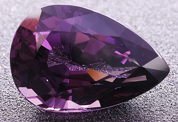 8. Мусгравит - 6000 долларов за карат