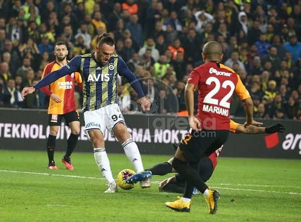 18. dakikada Fenerbahçe, Marcao'nun müdahalesiyle Muriç'in yerde kalması sonucunda penaltı kazandı.