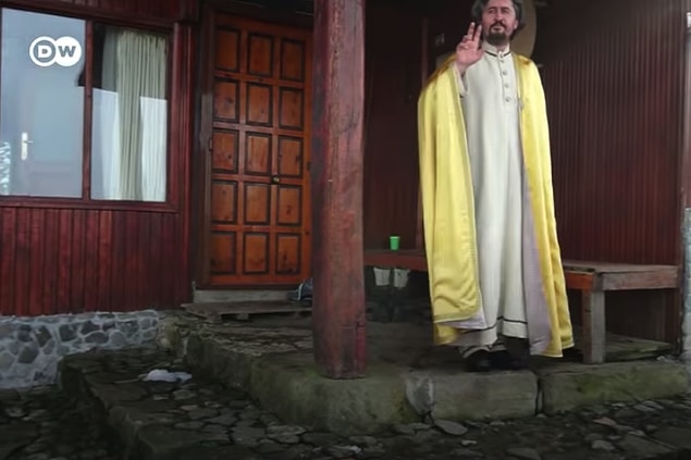 Hristiyanların, Yahudilerin, Müslümanların iman ettiği İbrahim Peygamber'in de kendisi olduğunu ekliyor Havari İbrahim.