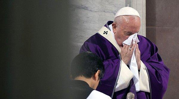 Papa hastalandı, tüm etkinlikler iptal edildi
