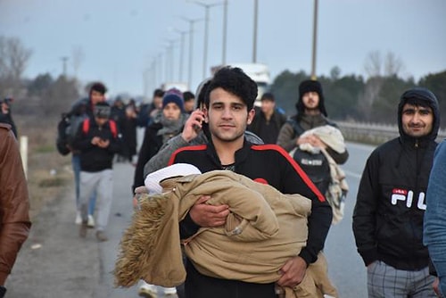 Pazarkule Sınır Kapısı'nı Kapatan Yunanistan'dan Göçmenlere Gazlı Müdahale