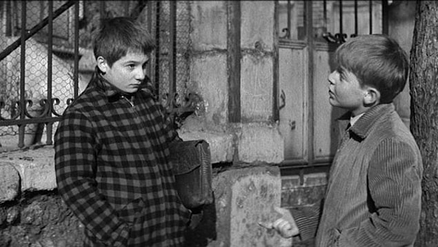 25. 400 Darbe (1959) Francois Truffaut