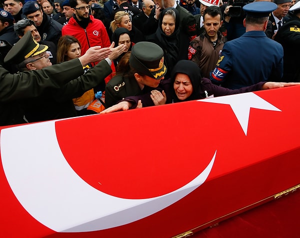 23 yaşındaki Uzman Onbaşı Ahmet Alpaslan,  İzmir Gaziemir Gülhane Camisindeki cenaze töreniyle son yolculuğuna uğurlandı.