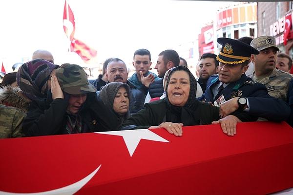 Piyade Uzman Onbaşı Ali Taşöz'ün cenazesi, memleketi Kayseri'nin Develi ilçesinde düzenlenen törenin ardından toprağa verildi.