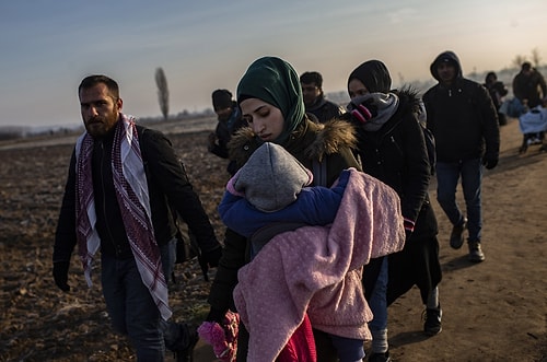 Göçmenlerin Umuda Yolcuğu 3. Gününde: Fotoğraflarla Sınırda Yaşananlar ????