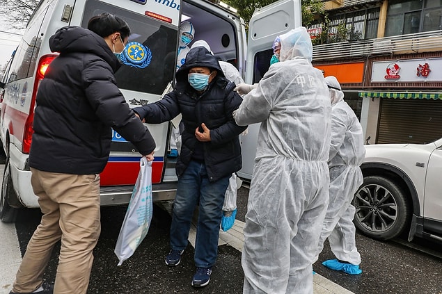 Sadece yaşlıları öldürüyor, gençler çok tehlike altında değil. YANLIŞ