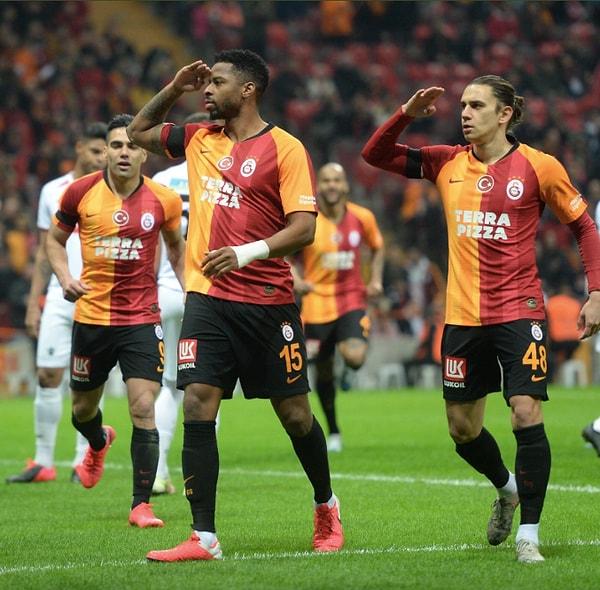 3. dakikada Galatasaray, Ryan Donk'un attığı golle 1-0 öne geçti.