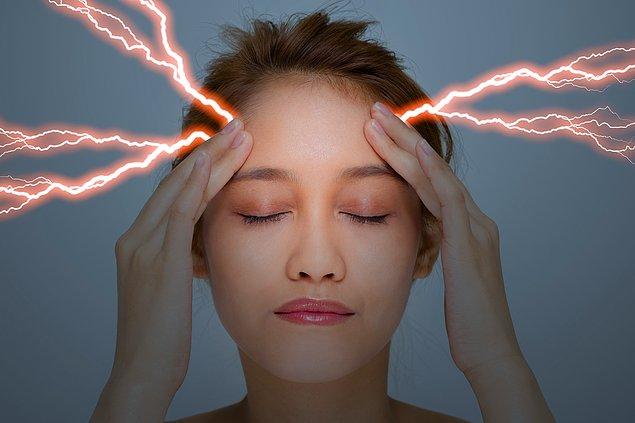 3. Yıldırım baş ağrısı: Aniden çıkıp saatlerce sürebilen şiddetli ağrı