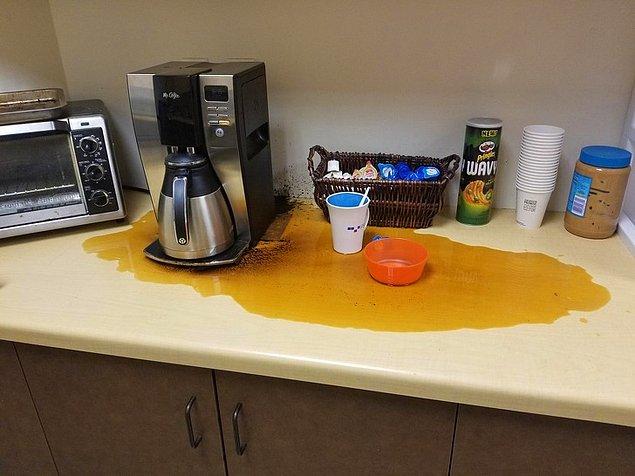 2. "Sabahın erken saatlerinde ofiste kahve yapayım demiştim."