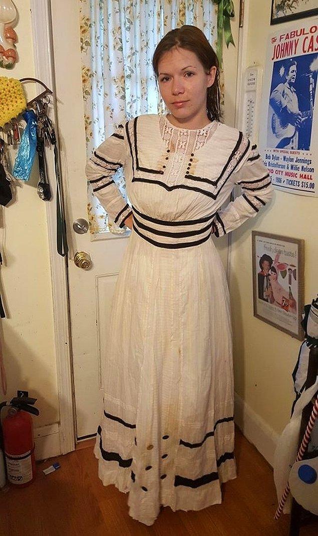 18. "Kız arkadaşımla çiftlik evini temizlerken 1900'lü yıllara ait bu elbiseyi bulduk."