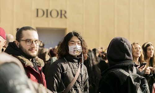 Bunu da Gördük: Koronavirüs Sebebiyle Popüler Hale Gelen Yüz Maskeleri Moda Dünyasının da İlgisini Çekti