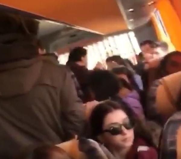 İzel Ergün'ün Twitter'da paylaştığı görüntülerde yer alan açıklama ise şu şekilde; 'İBB tarifeli 139A otobüs Üsküdar-Şile arası, Öğrenci Tarifesi 7,65 Tl’dır. Buna rağmen öğrencilerden ses yükseltilerek 11 TL istenmekte ve verilmemesi halinde yol ortasında indirilmektedir.'