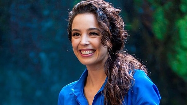 1. Azra Akın?