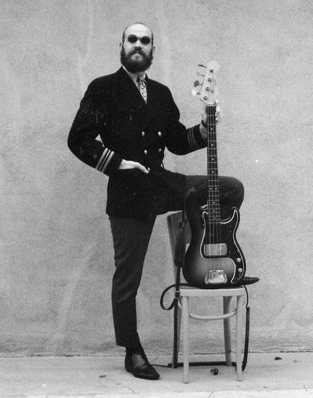 16. "Yıl 1967, bu da büyükbabam ve bas gitarı."