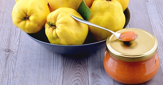 Ayva Reçeli Tarifi: Kış Aylarının En Sevileninden Lezzetine Doyamayacağınız Enfes Ayva Reçeli Nasıl Yapılır?