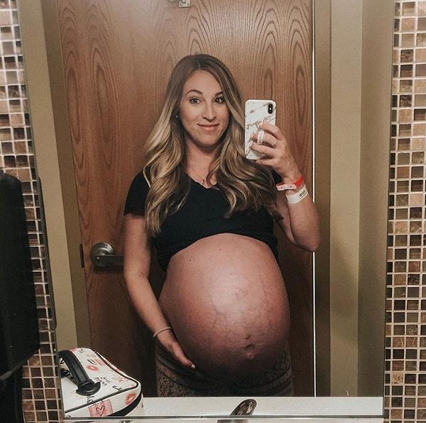 Haberi aldıktan sonra günlük tutar gibi hamilelik fotoğraflarını Instagram hesabından paylaşmaya başlamış.