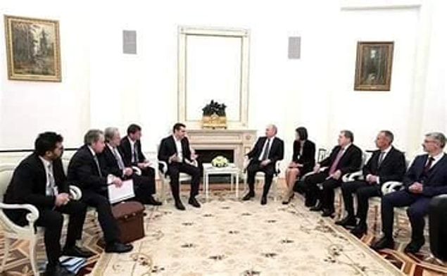 Salonda Türkiye'ye mahsus ve mesaj içeren bir dekorasyona gidilmemiş.