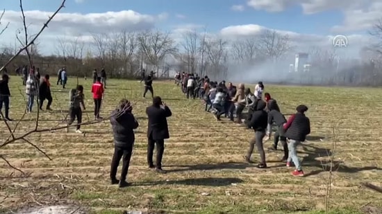 Yunan Sınırını Halatlarla Yıkmaya Çalışan Mülteciler: 'Çekin, Çekin!'
