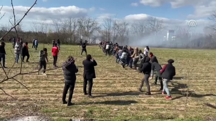 Yunan Sınırını Halatlarla Yıkmaya Çalışan Mülteciler: 'Çekin, Çekin!'