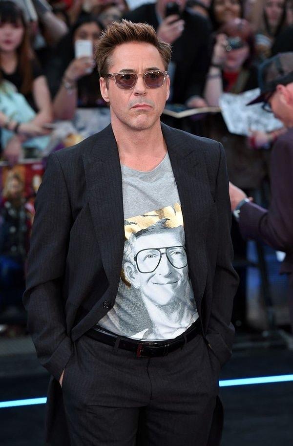 Robert Downey Jr., "Avengers" filminin galasına Les Benjamins markasından bir tişörtle katılmıştı.