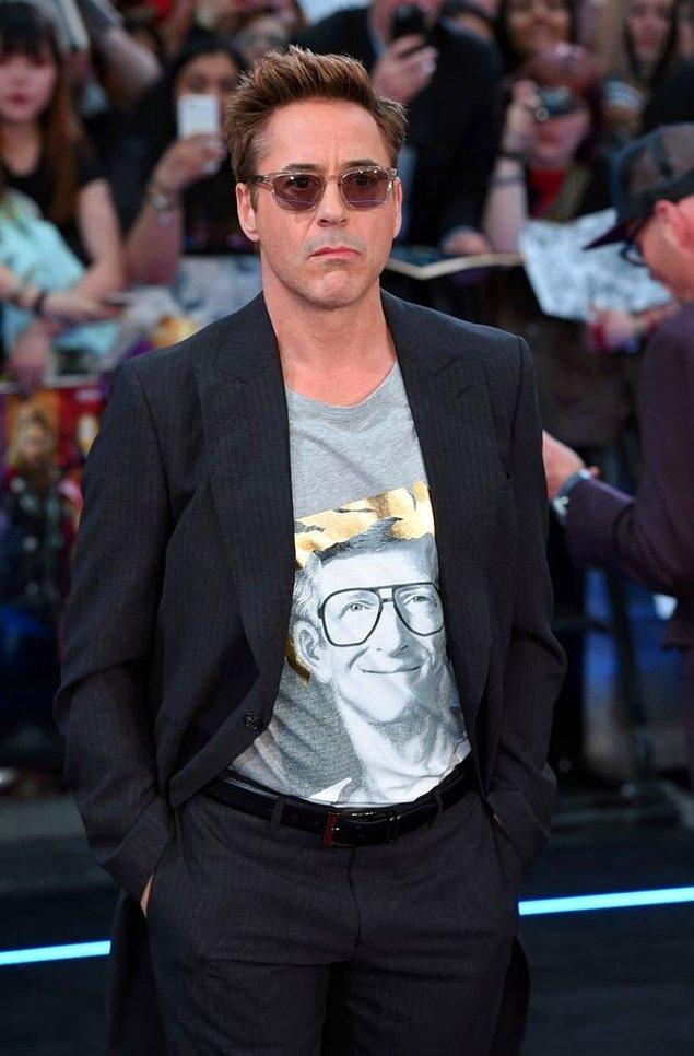 Robert Downey Jr., "Avengers" filminin galasına Les Benjamins markasından bir tişörtle katılmıştı.