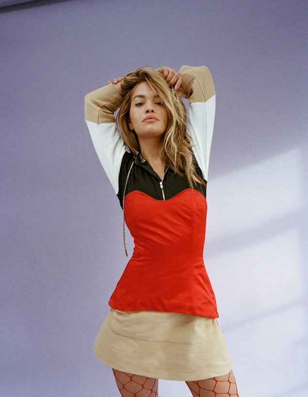 Rita Ora da aynı markayı tercih edenlerden.