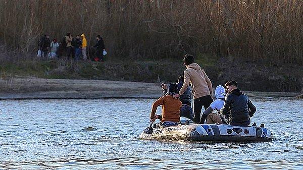 Ancak önlemlere rağmen binlerce göçmen, özellikle Meriç Nehri'ni botlarla aşıp karşıya geçmeyi sürdürüyor.
