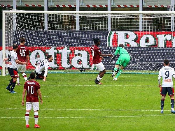 Milan evinde Genoa'ya 1-2 yenildi. Hakan Çalhanoğlu maçta 56 dakika süre aldı.