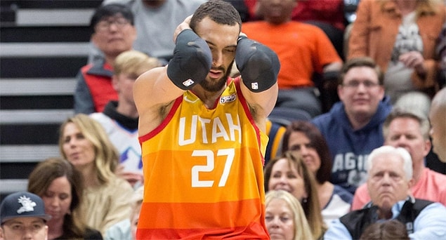 55. Amerikan Basketbol Ligi (NBA), Utah Jazz'ın Fransız yıldızı Rudy Gobert'in yeni tip corona virüs (Covid-19) tespit edilmesinin ardından tüm maçlarını süresiz olarak askıya aldı.