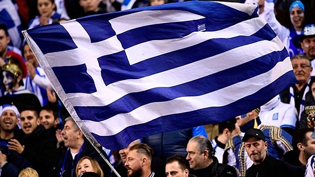 13. Yunanistan'da tüm futbol maçları Yunan Futbol Federasyonu'nun resmi internet sitesinden yapılan açıklamaya göre daha sonra belirlenecek bir tarihe kadar durduruldu. Ayrıca Yunanistan Süper Ligi ekipleri, oybirliğiyle play-off ve play-out maçlarının ertelenmesine karar verdi.