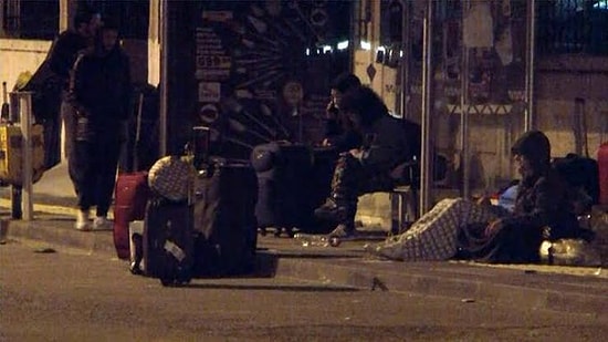 Umreden Dönenlerin Karantinası İçin Gece Yarısı Yurtlarından Çıkartılan Öğrenciler Tepkili: 'Resmen Uykudan Uyandırılıp Kovulduk'